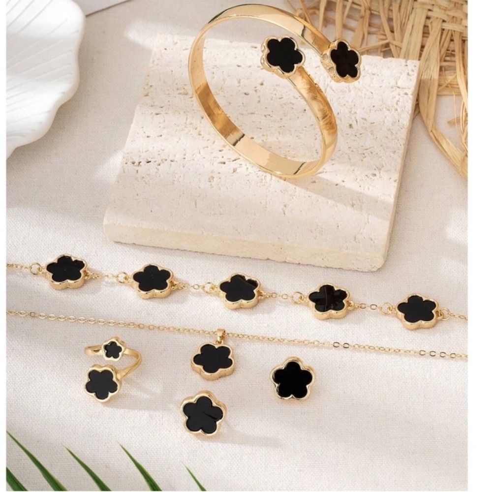 🆕 Elegant Gold and Black Floral Jewelry Set